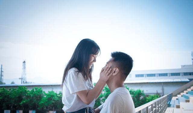 关于春天我会作怎么的英语句子？
